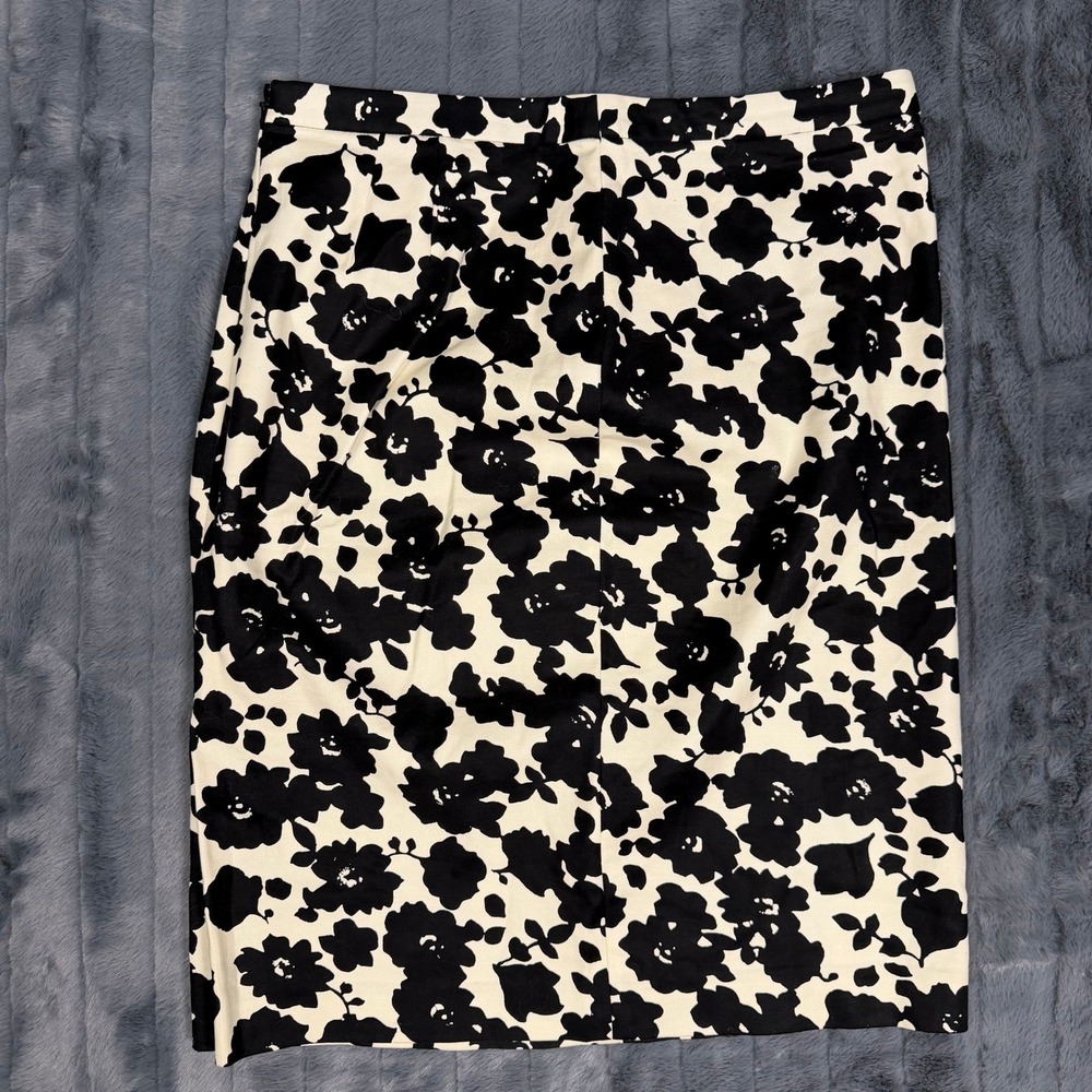 LOFT Ann Taylor Black White Floral Pencil Skirt  Stretch Size 8 Knee Length